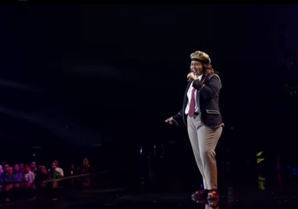Marisa Aprilliyana X Factor saat menyanyikan lagu Cuek - Rizky Febian.