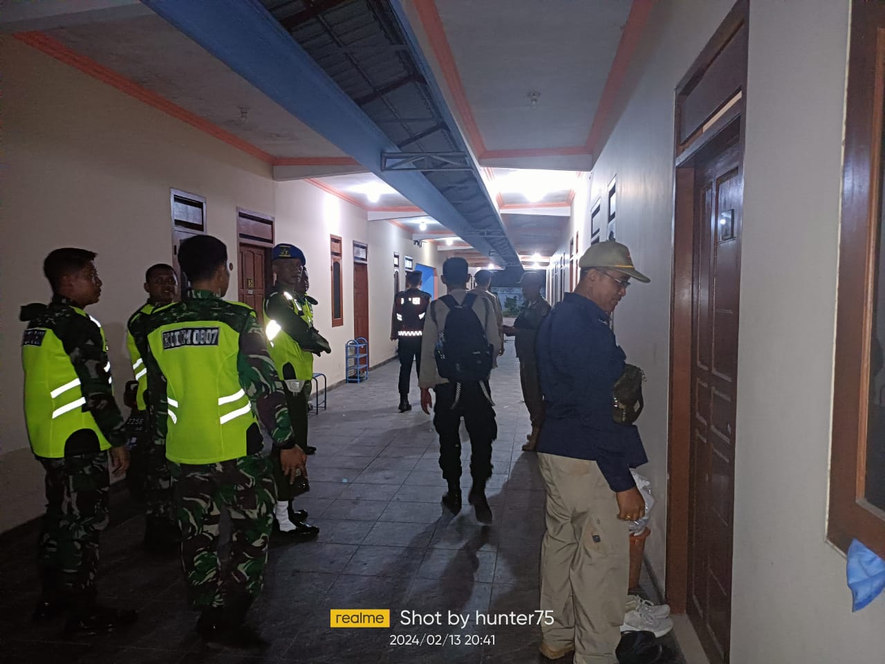 Tiga pasangan bukan suami istri terjaring satu kamar di Kos Tulungagung, saat malam Valentine.