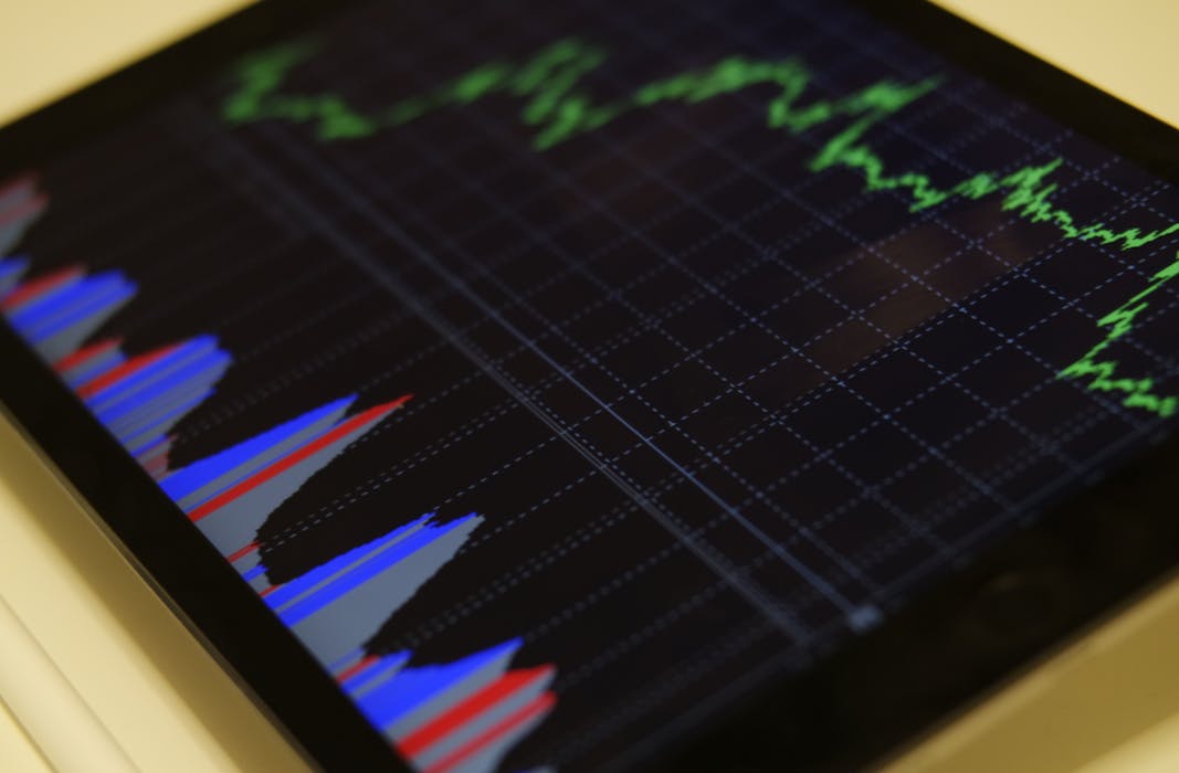 Ilustrasi grafik investasi