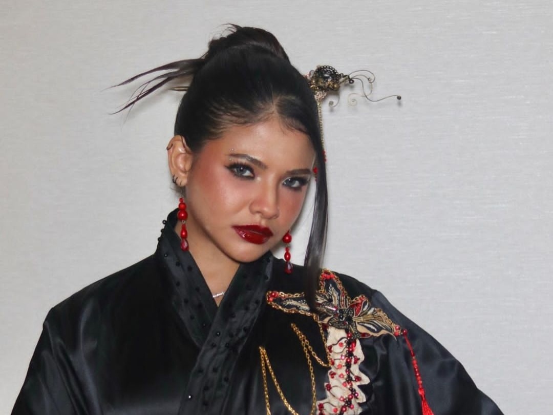 Sara Fajira, pemeran sosok Ayu yang dirasuki Sarinten dalam film Sinden Gaib