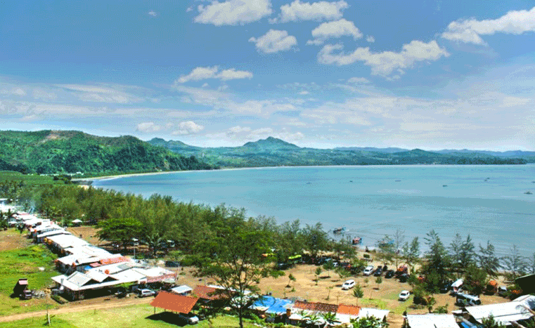 Fenomena pemandangan Pantai Gemah, Tulungagung.