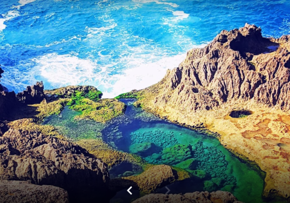 Keindahan air bening dan batu karang Pantai Kedung Tumpang yang tidak kalah cantik dengan Pantai Gemah.