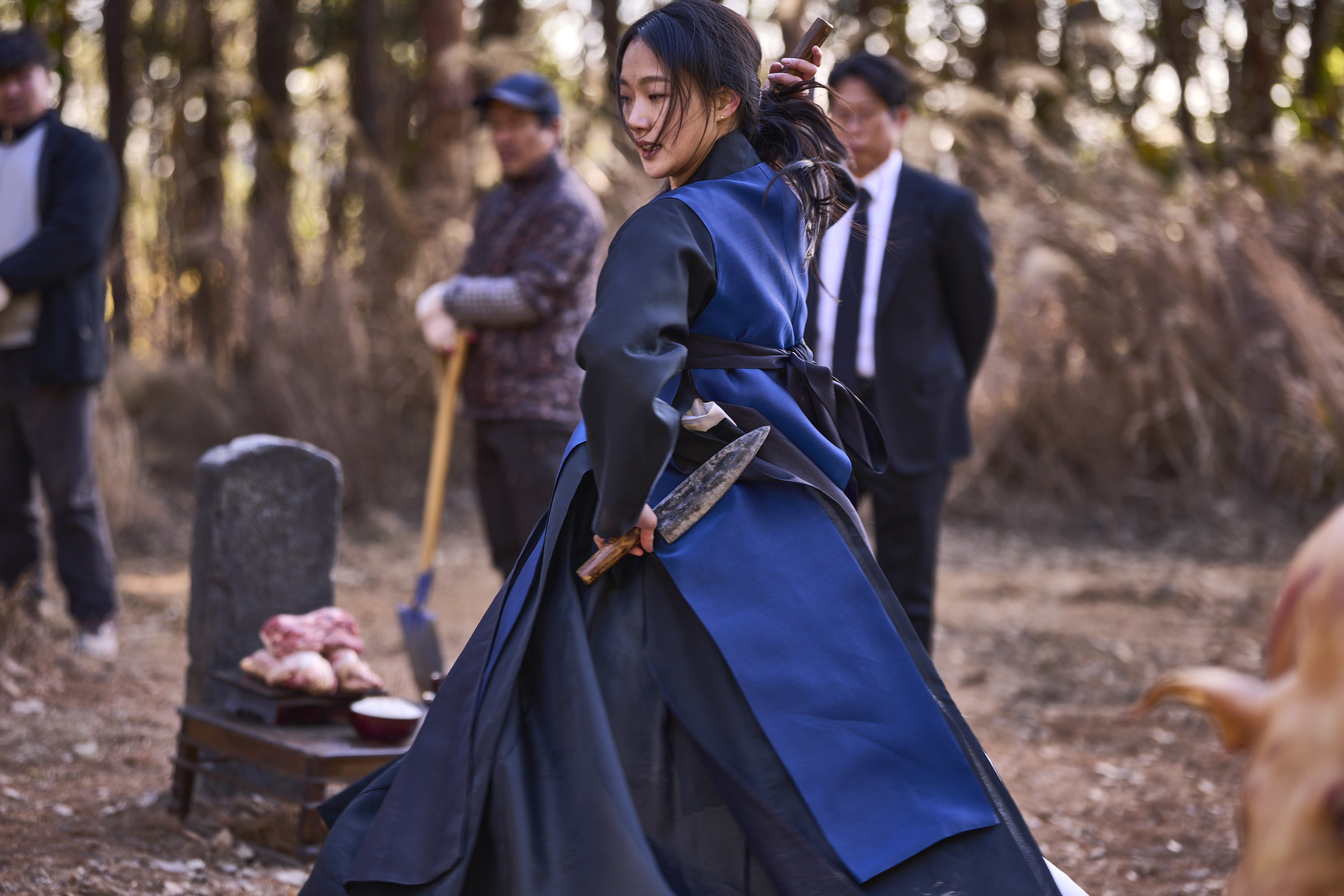 Kim Go Eun dalam film Exhuma yang jadi film Korea terlaris sepanjang masa di Indonesia