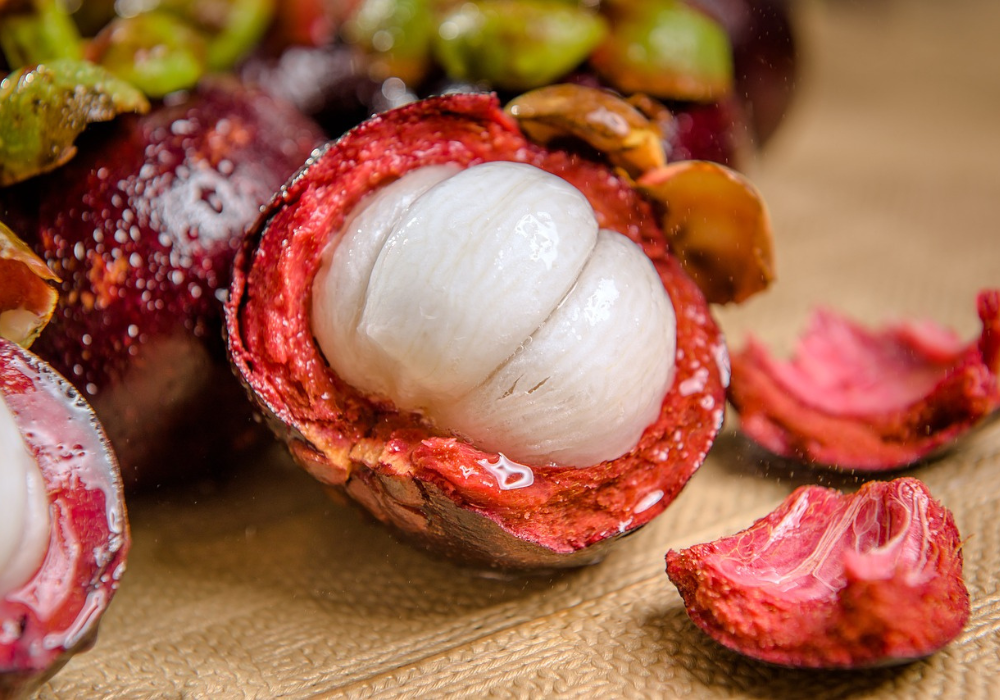 Buah Manggis, buah yang memiliki rasa asam manis ini ternyata menyimpan manfaat yang baik bagi ibu hamil.