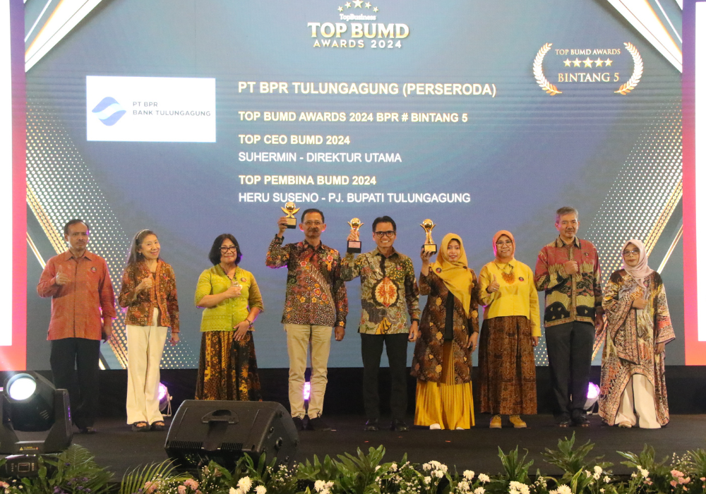 MEMBANGGAKAN: PT BPR Bank Tulungagung diganjar sebagai TOP BUMD Awards BUMD BPR Bintang Lima kategori Kinerja Excellent.