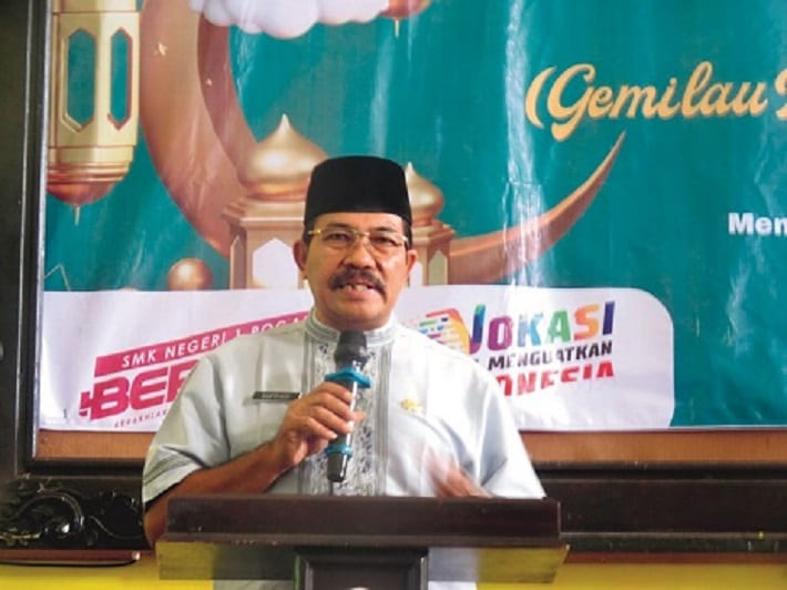 Kepala SMKN 1 Pogalan Drs. Supriadi, M.Pd
