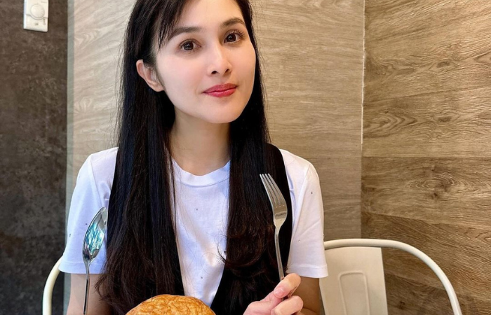 Foto artis cantik, Sandra Dewi
