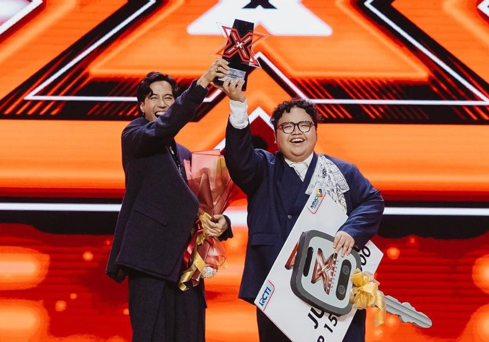 Peter Holly meraih juara 1 X Factor Indonesia Season 4.