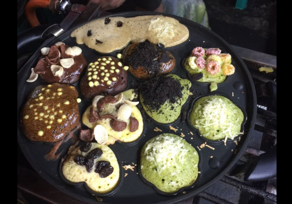 Kue cubit yang lagi viral.