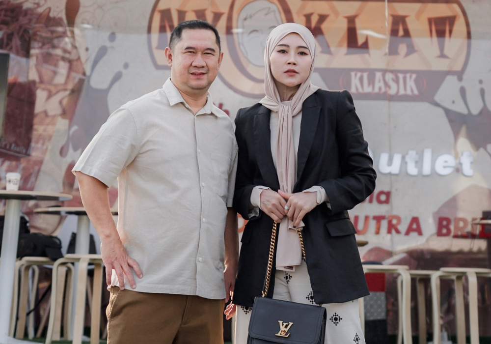 Owner Nyoklat Klasik Teguh Pramudya atau Pak Dendy melaporkan satu karyawannya yang diduga telah menggelapkan uang perusahaan hingga Rp 1 Miliar.