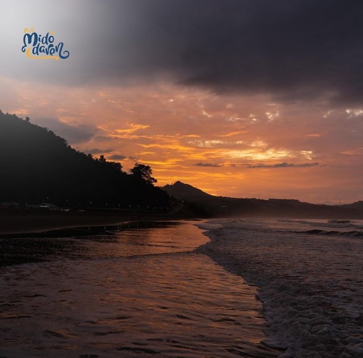 Pantai Midodaren (instagram.com/@midodarentulungagung)