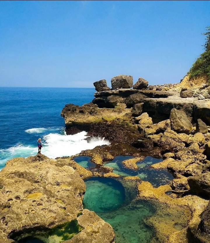 Pantai Kedung Tumpang (instagram.com/@ayodolan)