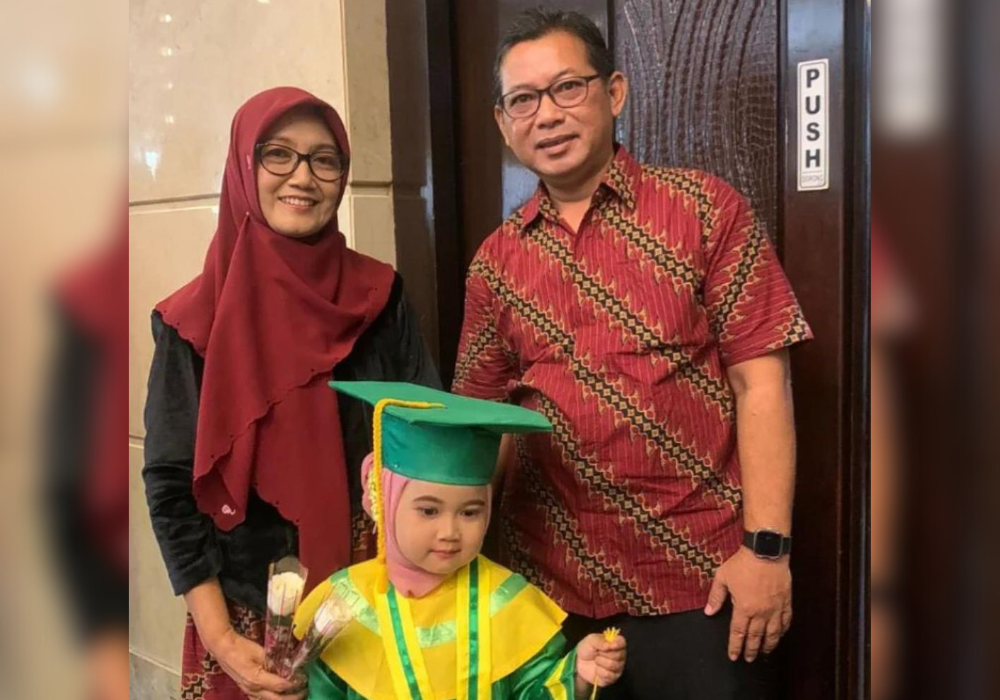 M Fahri dan istrinya Yuniarti serta anaknya si kecil Anin