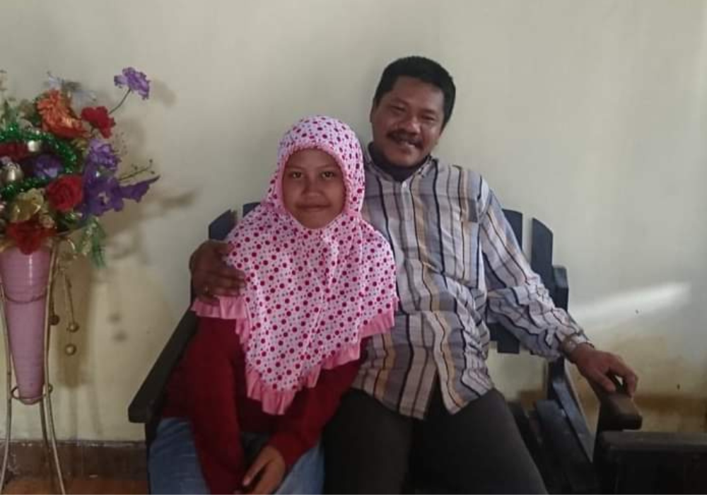 Wiji Mujiono dengan putrinya Berliana.