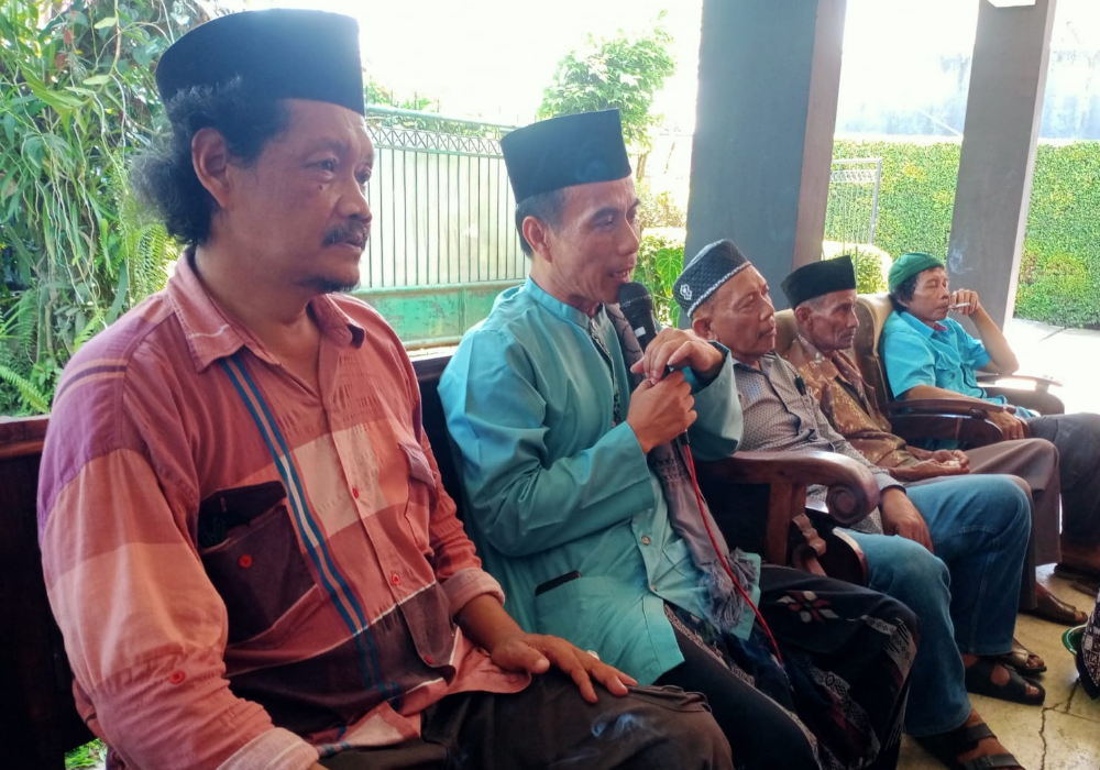 KH. Dr. M. Teguh ketika memberikan ceramah dalam Halal-bihalal Paguyuban Trah Eyang Krama Semita