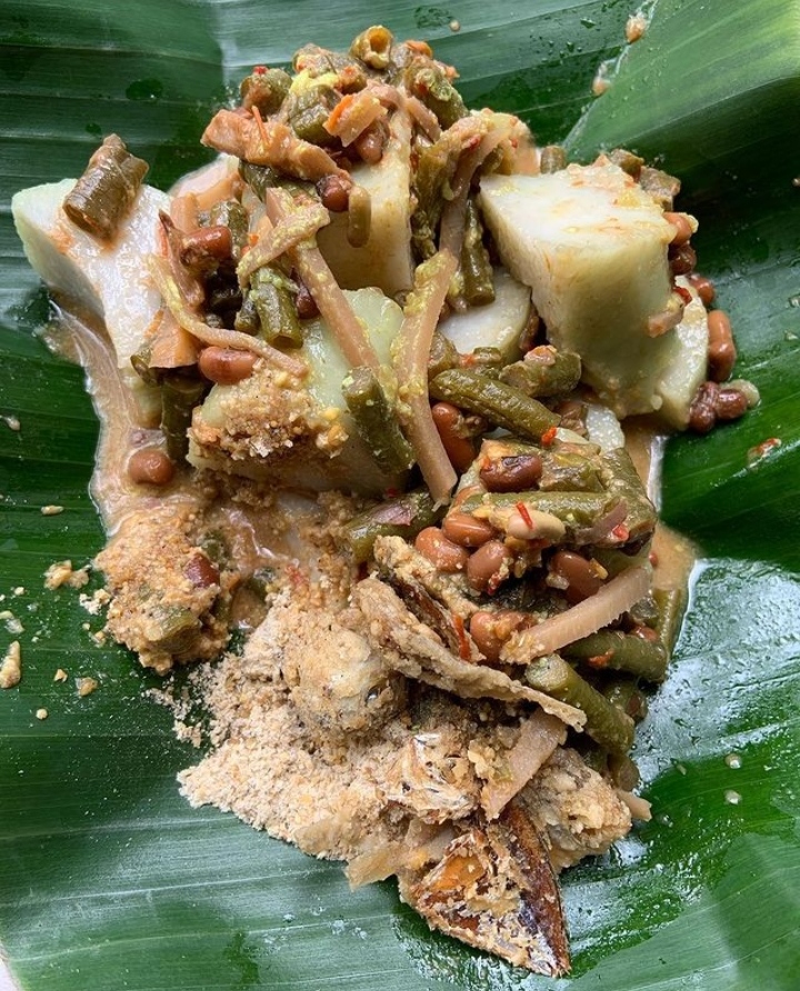 Sompil, perpaduan cita rasa pedas dan gurih (Instagram: @njajan.tulungagung)