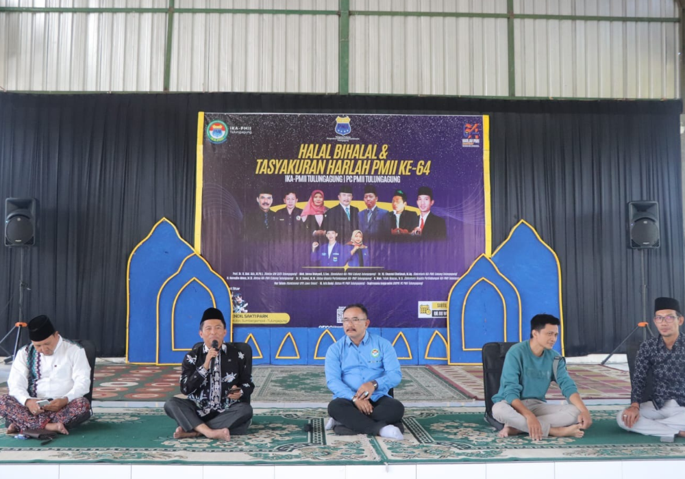 MERIAH :  IKA PMII Tulungagung bersama tokoh alumni menggelar sarasehan berdiskusi dalam acara halal bihalal tdan tasyakuran Harlah PMII ke - 64 di GOR Kendil Sakti Park di Desa Bendiljatikulon.