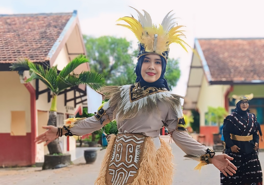 MENDARAH DAGING : Kesukaannya dalam dunia tari sudah melekat sejak Wiwin masih kecil.