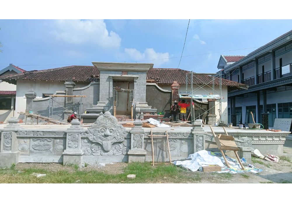 PROSES: Tahap pembangunan panggung budaya di lingkungan kantor desa Plandaan, Kecamatan Kedungwaru, Tulungagung.