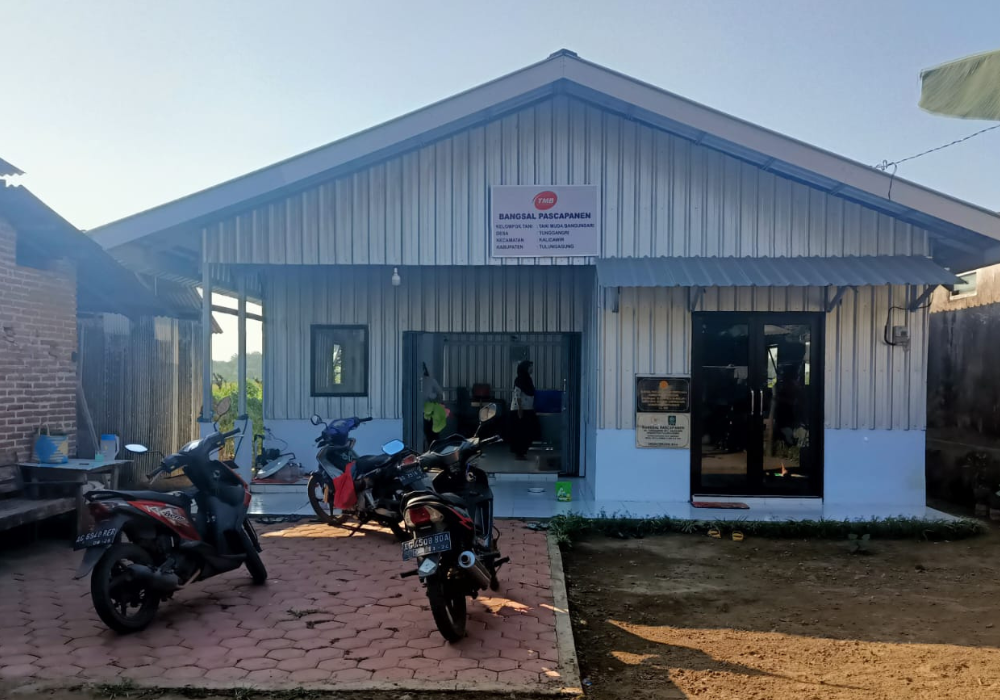 MEGAH: Bangsal TMB di Desa Tunggangri, kecamatan Kalidawir yang bisa mendukung peningkatan hasil pertanian warga setempat.