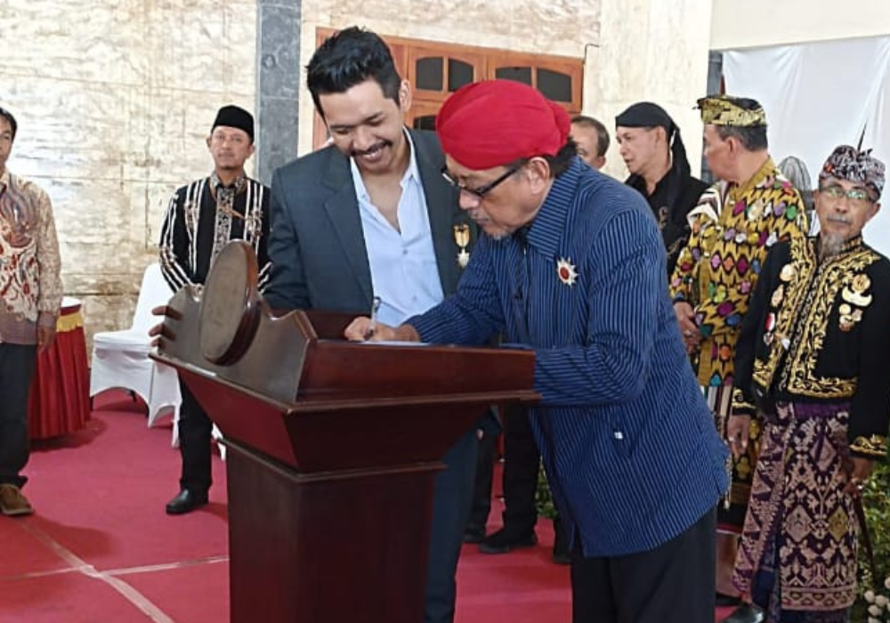 Laksda (purn) Harry Yuwono ketika penandatanganan deklarasi.