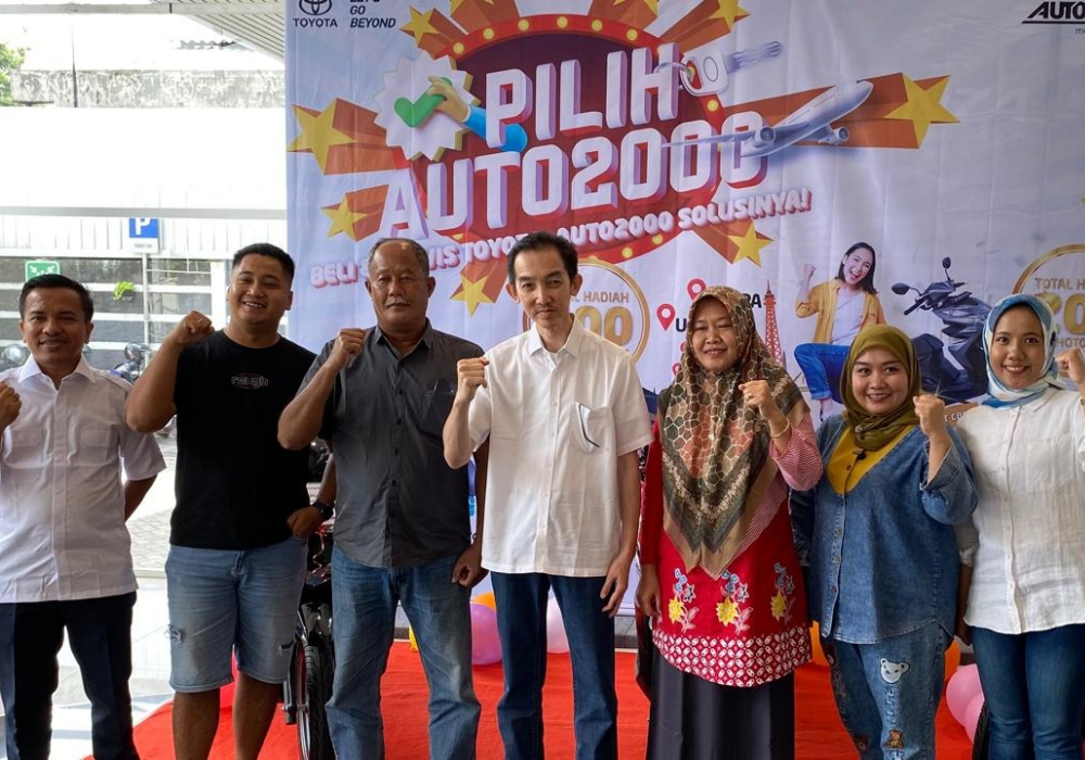 OPTIMIS : Foto bersama untuk menatap pengundian hadiah lagi.