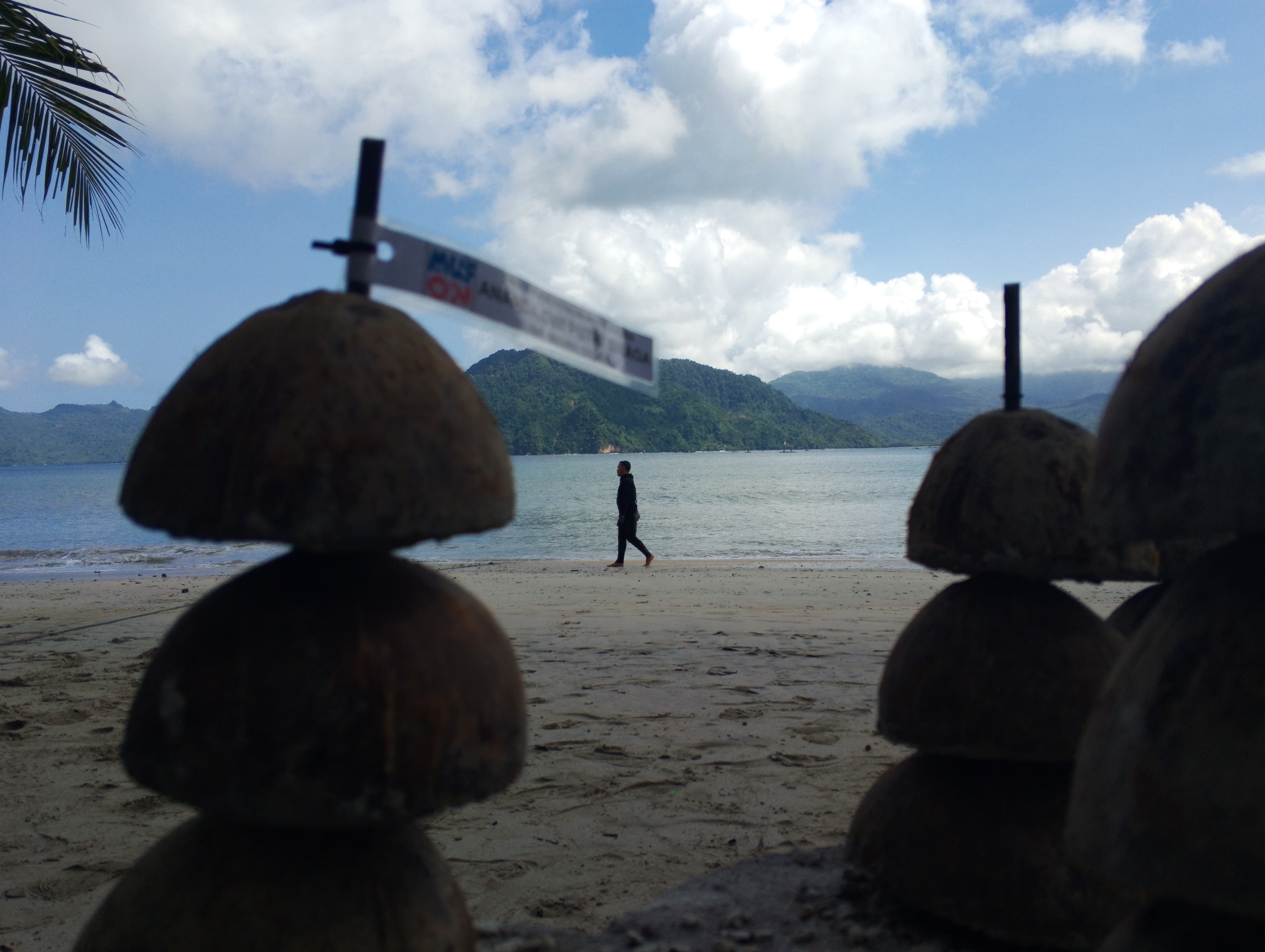 MEMPESONA: Suasana Pantai Mutiara di Desa Tasikmadu, Kecamatan Watulimo.