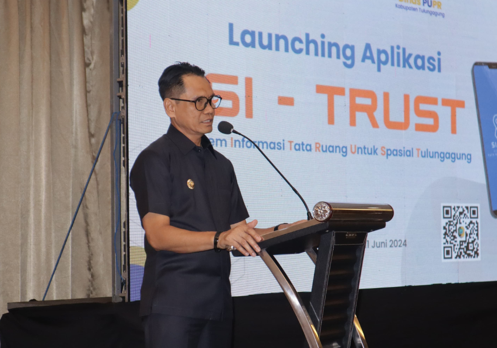 Pj Bupati Tulungagung Heru Suseno mengenalkan aplikasi Si-Trust.
