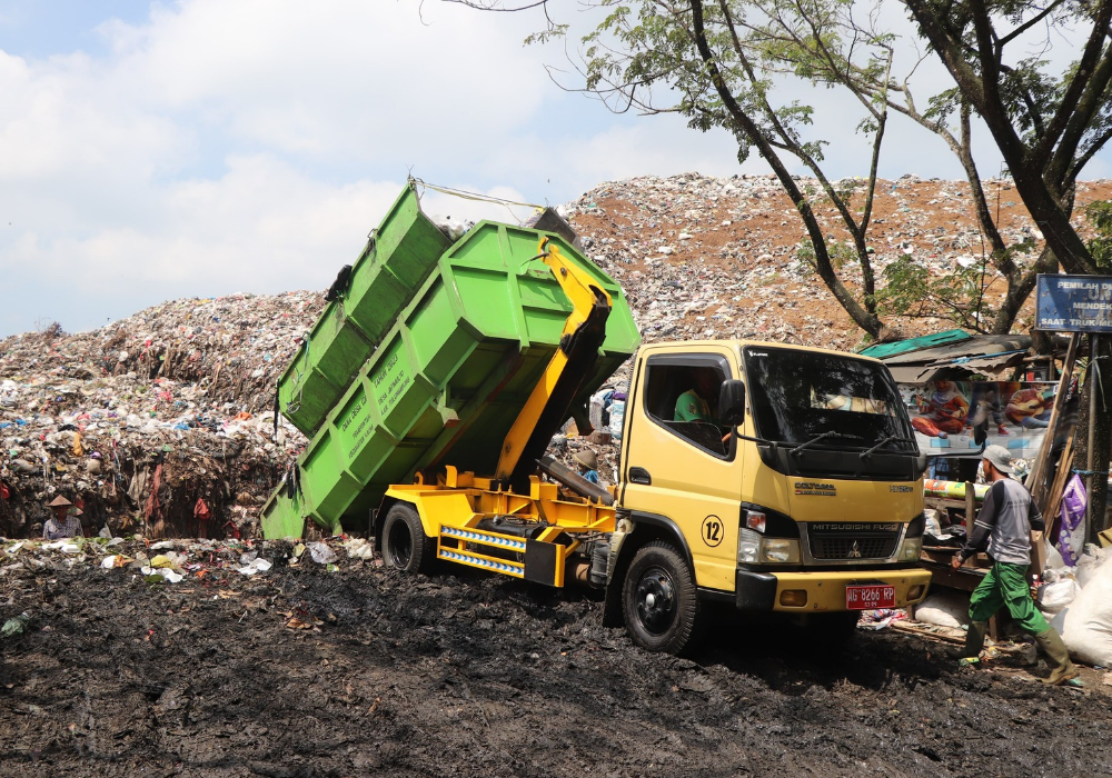 HAMPIR PENUH: Kondisi sampah kian menggunung di TPA Segawe, Jumat (21/6/2024).