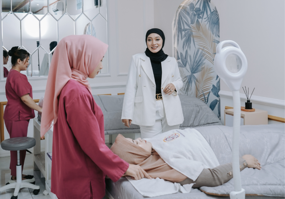 BERKELAS : Perawatan kecantikan Ditangani oleh dokter Aesthtetic dan Anti Aging.
