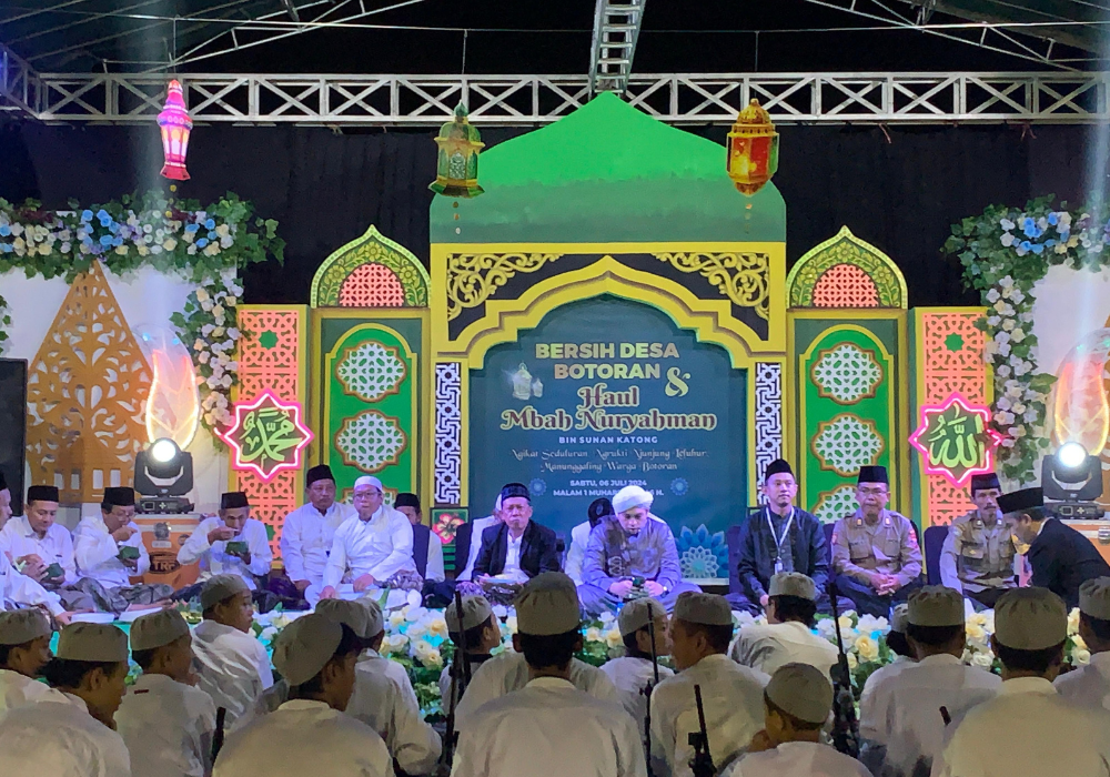 Kelurahan Botoran, Tulungagung, menggelar Bersih Desa Botoran dan Haul Mbah Nuryahman Bin Sunan Katong di area makam Mbah Nuryahman pada sabtu (6/6/2024).
