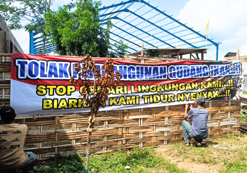 Puluhan warga yang tergabung dalam Aliansi Masyarakat Cinta Damai menolak pendirian Cold Storage.