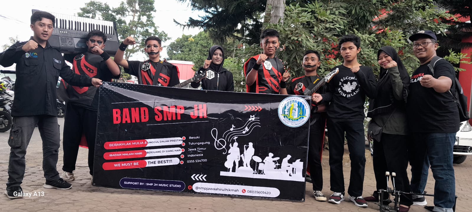 MEMBANGGAKAN: Tim band SMP JH borong prestasi dalam Festival Band Pelajar Disnakertrans Tulungagung.