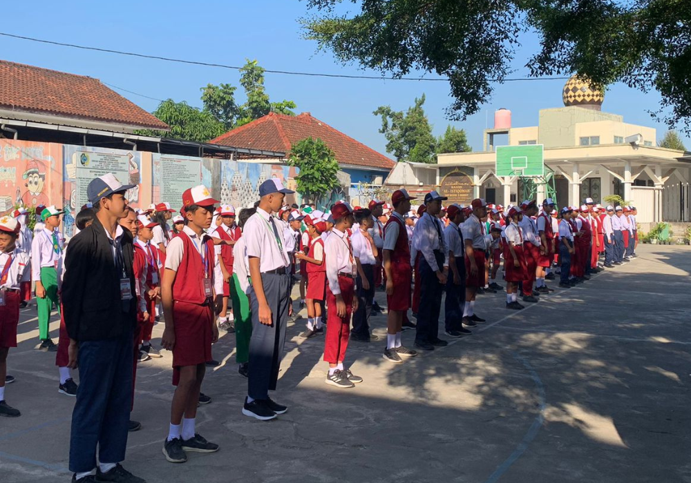 Memasuki tahun ajaran baru bisa menjadi pengalaman yang mendebarkan sekaligus menegangkan bagi siswa baru di Tulungagung.
