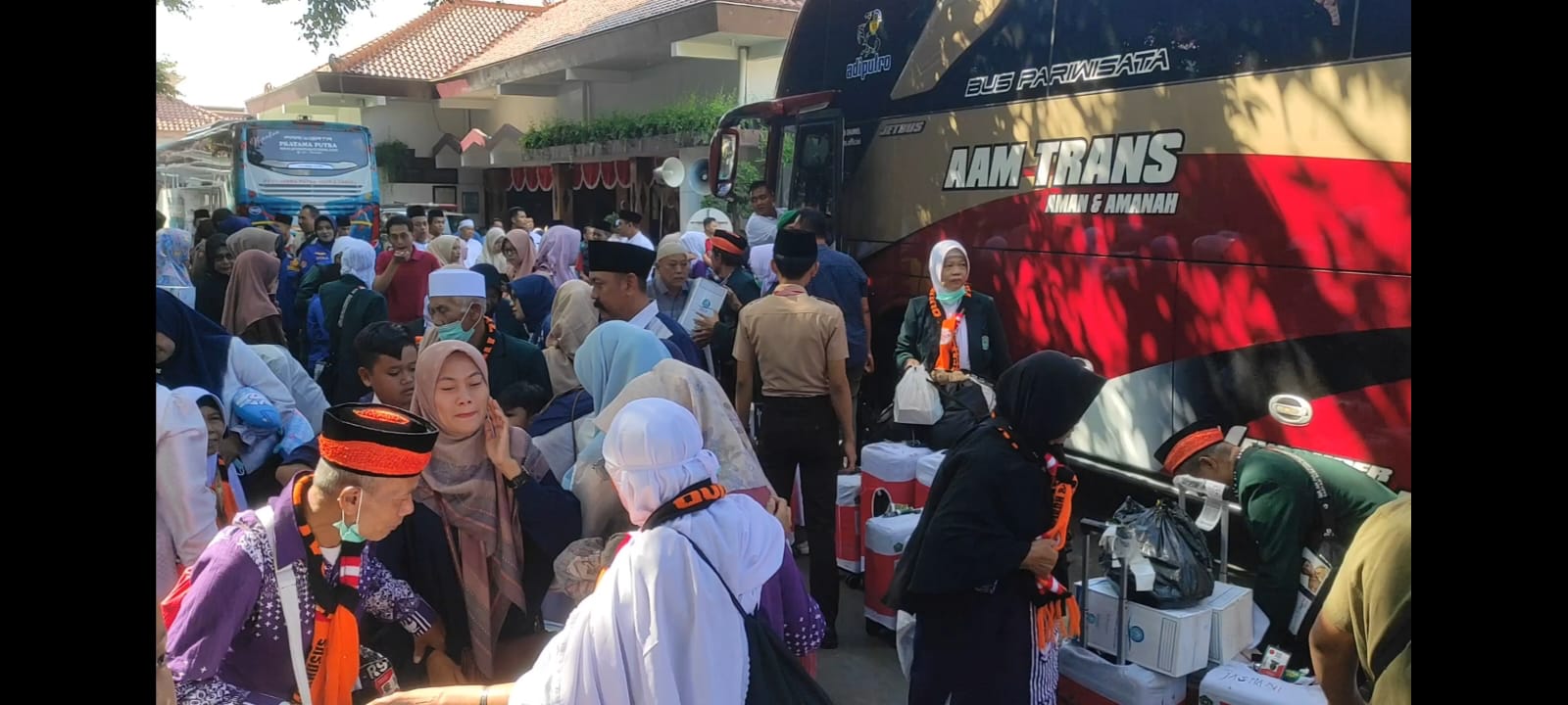 ALHAMDULILLAH: Sebanyak 526 jamaah haji Trenggalek tiba di Pendapa Manggala Praja Nugraha, Jumat (19/7)