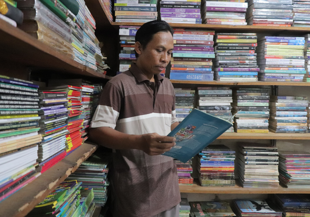 Lukito menyimpan kisah inspiratih sebagai penjual buku.