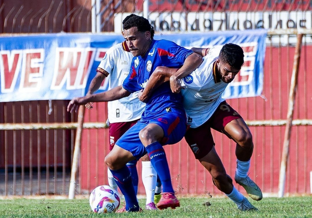 Arema FC vs Borneo FC.
