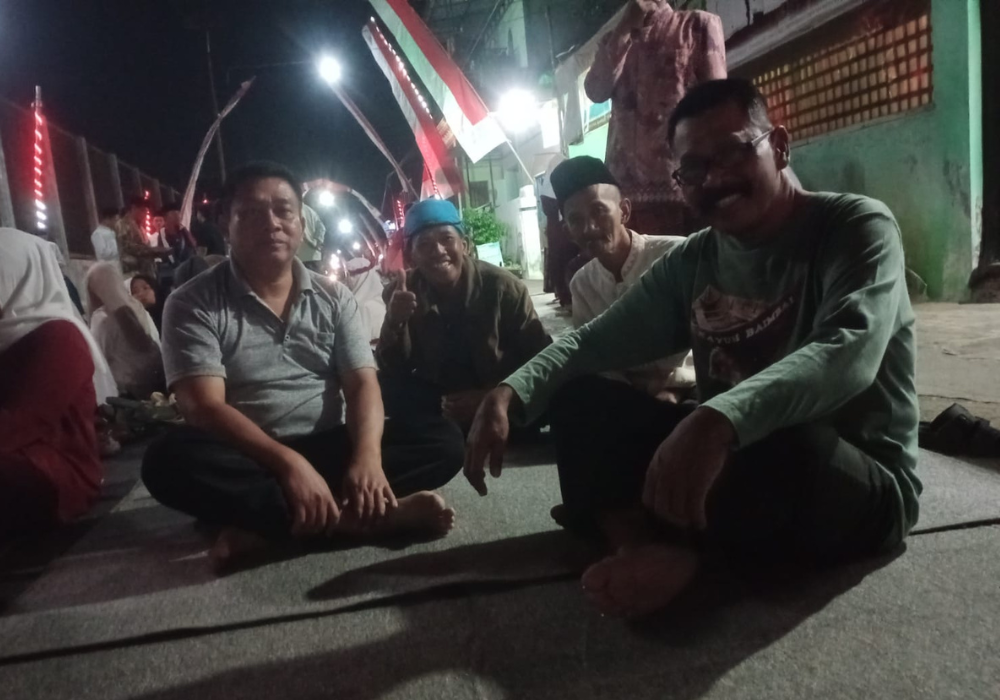 SERU: warga perumahan BMW Bago terlihat antusias di momen tasyakuran sambut hari kemerdekaan Republik Indonesia ke-79.