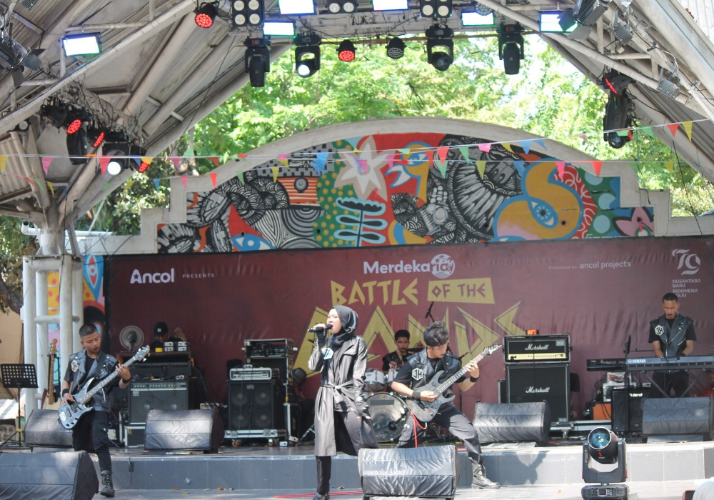 HEBAT: Penampilan memukau JH Band yang mengantar mereka menjadi juara 2 nasional Festival Battle Band di Jakarta.