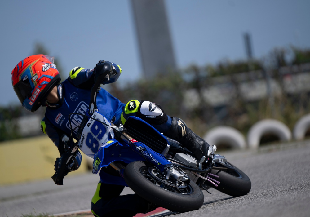 Wahyu Nugroho Jalani Latihan di Yamaha VR46 Master Camp, Konsisten Raih Podium di Berbagai Sesi Kompetisi.