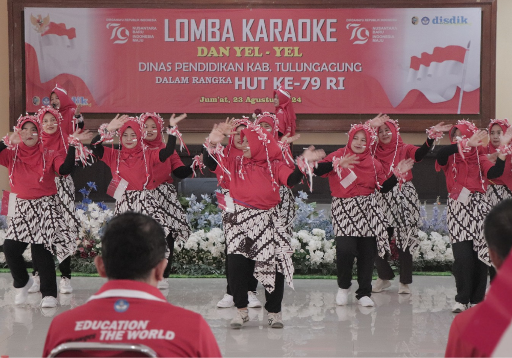 KOMPAK: Antusias para pegawai saat mengikuti rangkaian HUT ke-79 RI di Disdik TULUNGAGUNG.