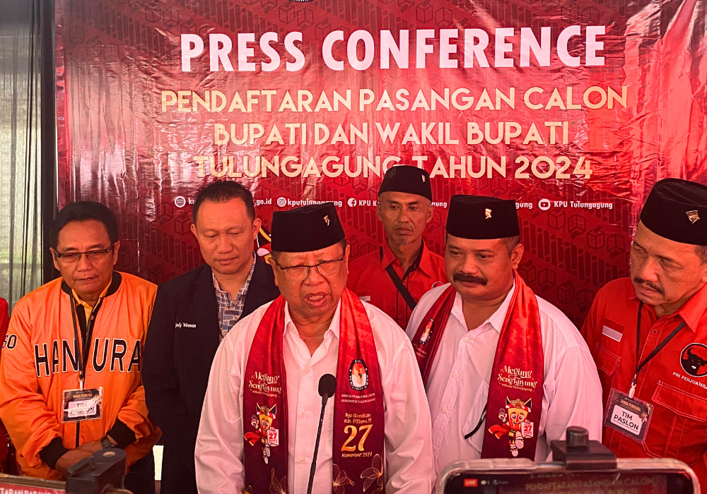 Mardinoto menjadi pasangan pertama yang mendaftar sebagai kontestan pilkada di KPU Tulungagung, Selasa (27/8/2024).