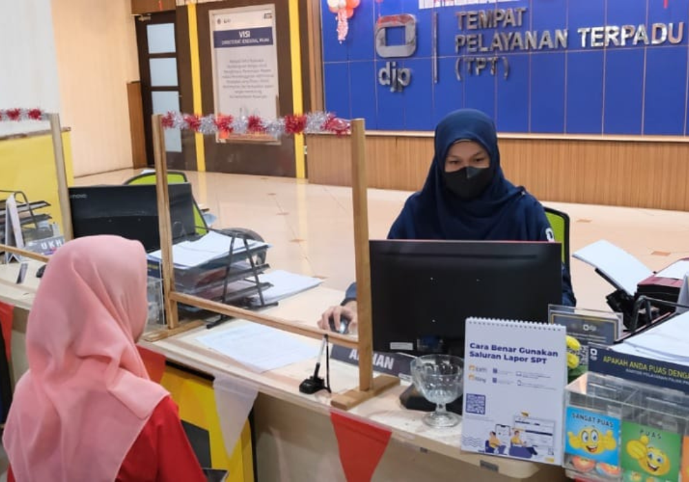 SEPENUH HATI: Layanan prima selalu diberikan kepada masyarakat di KPP Pratama Tulungagung.