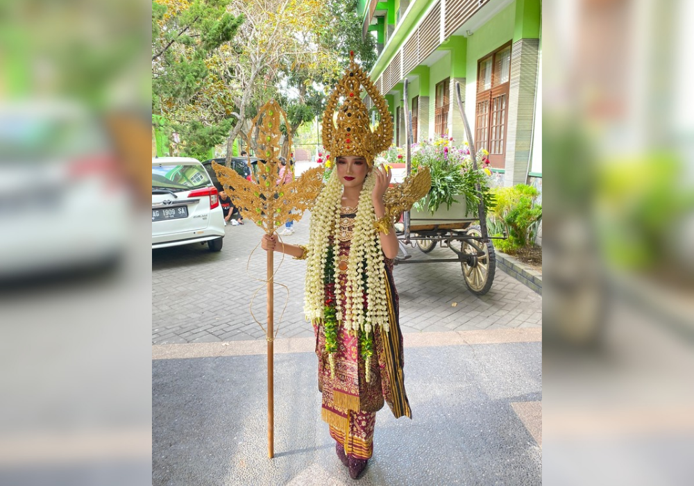 Cantik : Nadine Ramadhani, siswa SMPN 1 Tulungagung berdandan Roro Kembang Sore saat pawai budaya tingkat SMP-SMA Se-kabupaten Tulungagung.
