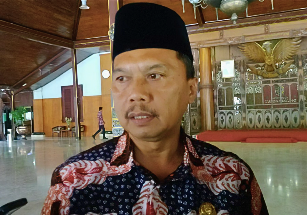 Sekda Tulungagung Tri Hariadi memberikan penjelasan terkait progres berkas usulan Pemcam Kauman terkait usulan pengisian Pj Kades Karanganom.
