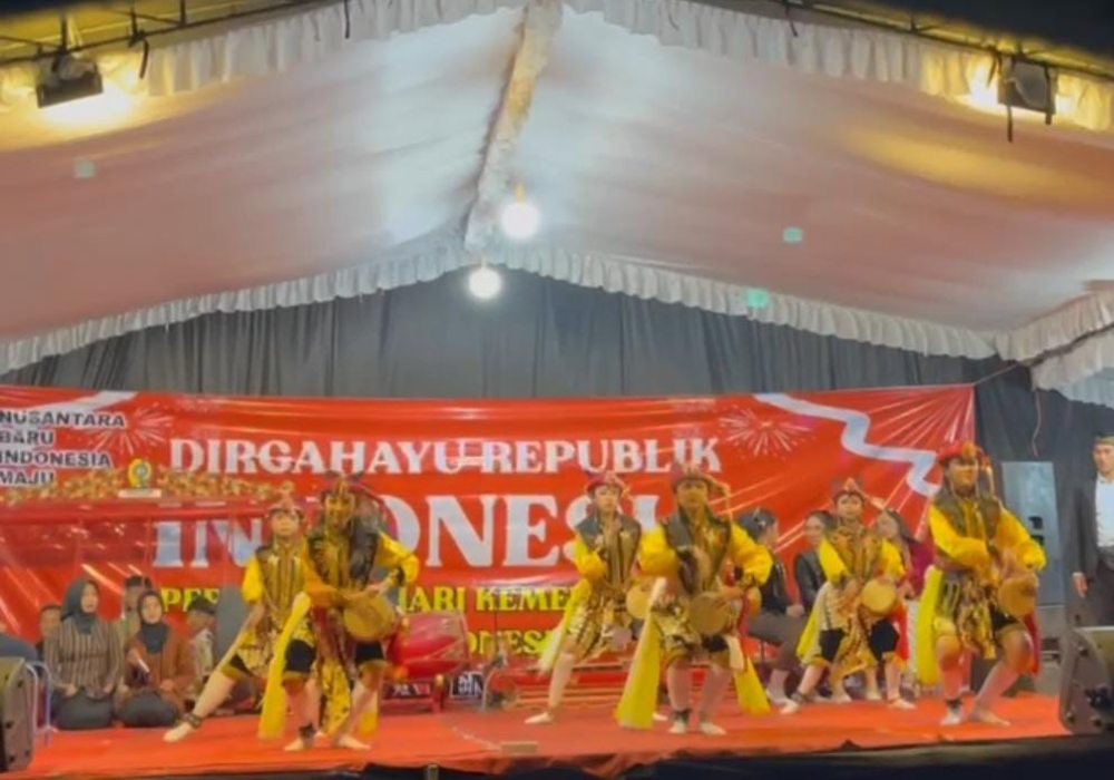 Hebat: Sajian kesenian budaya sedesa Penjor ditampilkan di malam panggung budaya rangkaian acara PHBN tahun ini.