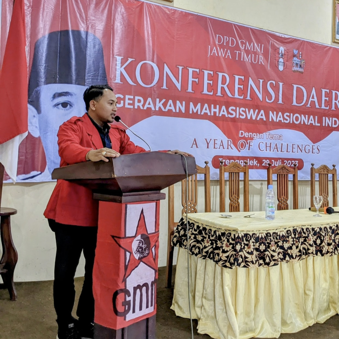 KRITIS: Ketua GMNI Trenggalek M. Shodiq Fauzi saat sambutan dalam acara organisasi