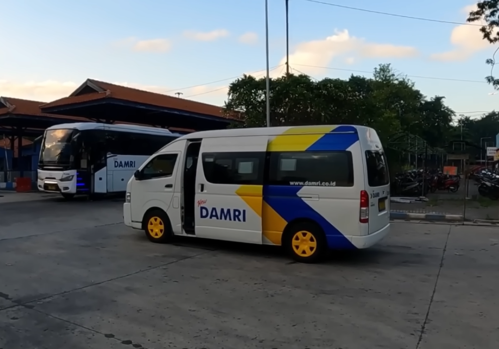 Kendaraan DAMRI