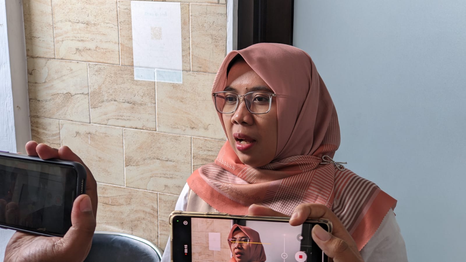 BERKOMPETEN: Ketua KPU Trenggalek Istatiin Nafiah.