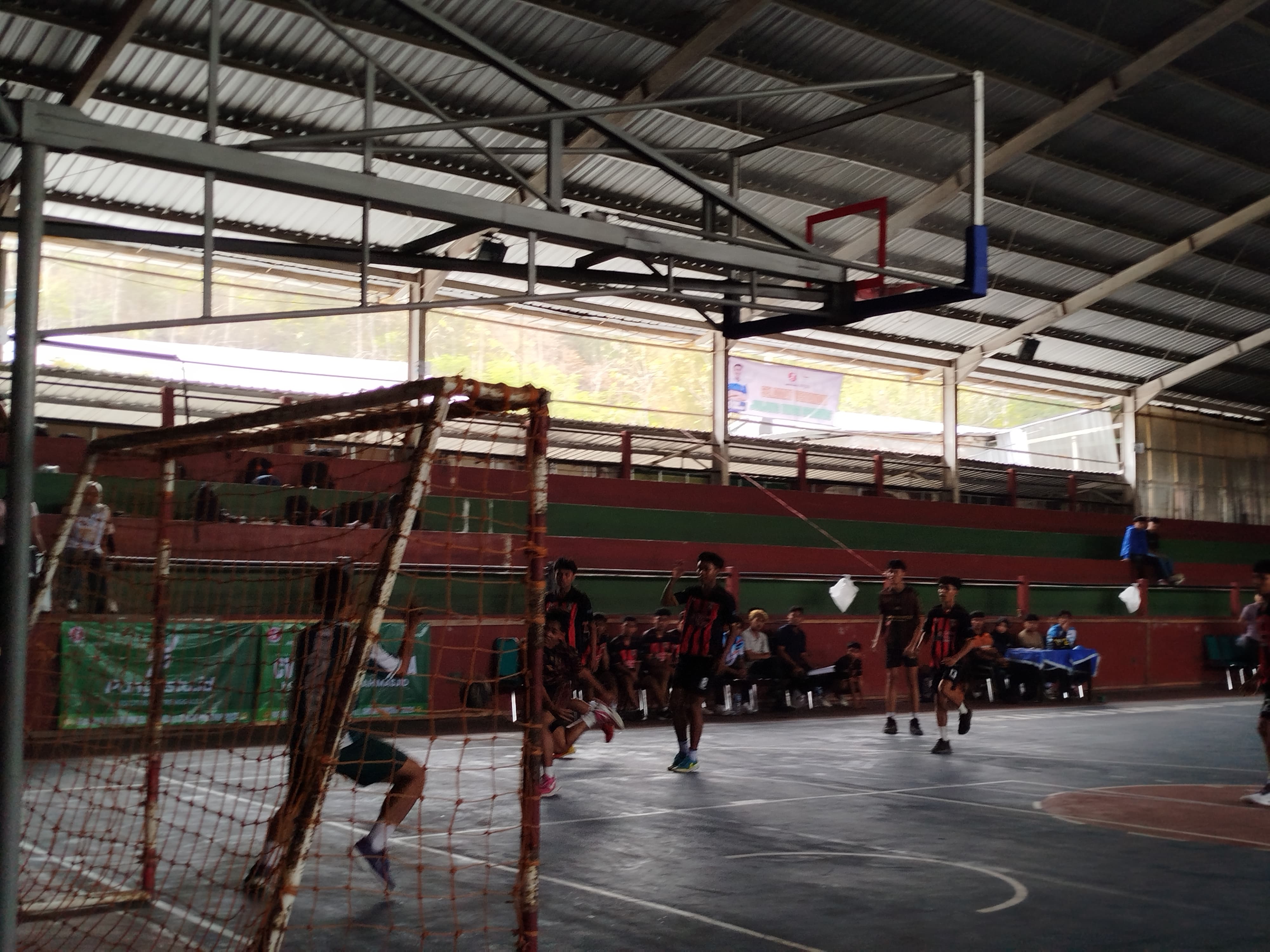TUNJUKKAN SKILL: Para calon atlet bola tangan ikuti Kejurkab Handball 2024.